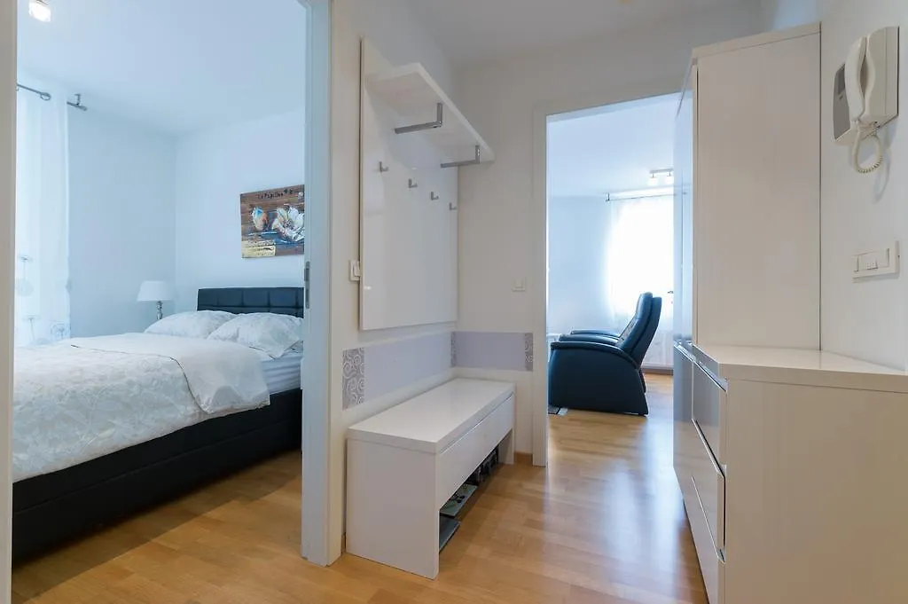 Njegoseva Apartment With Big Terrace Λιουμπλιάνα